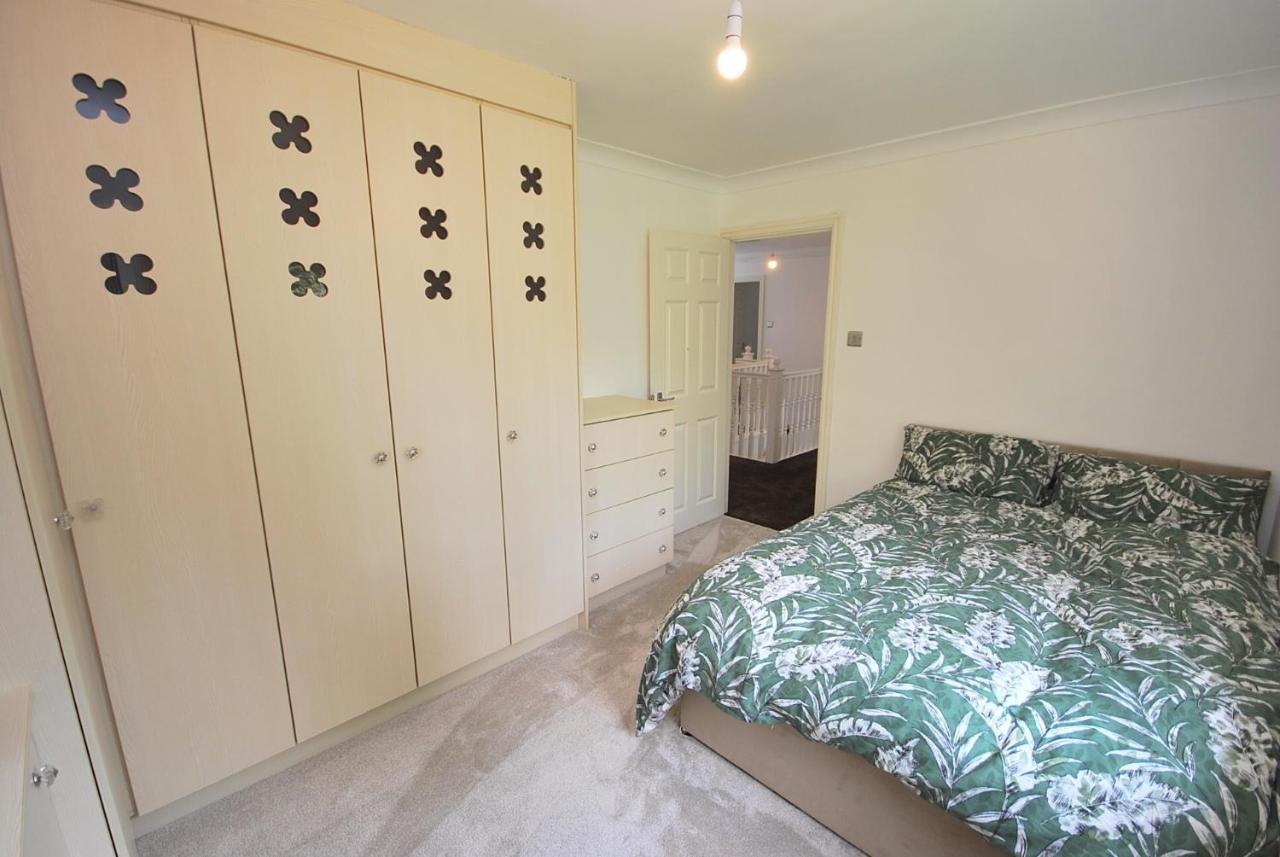 Entire And Exclusive Four Bed Detached Villa Lostock 外观 照片