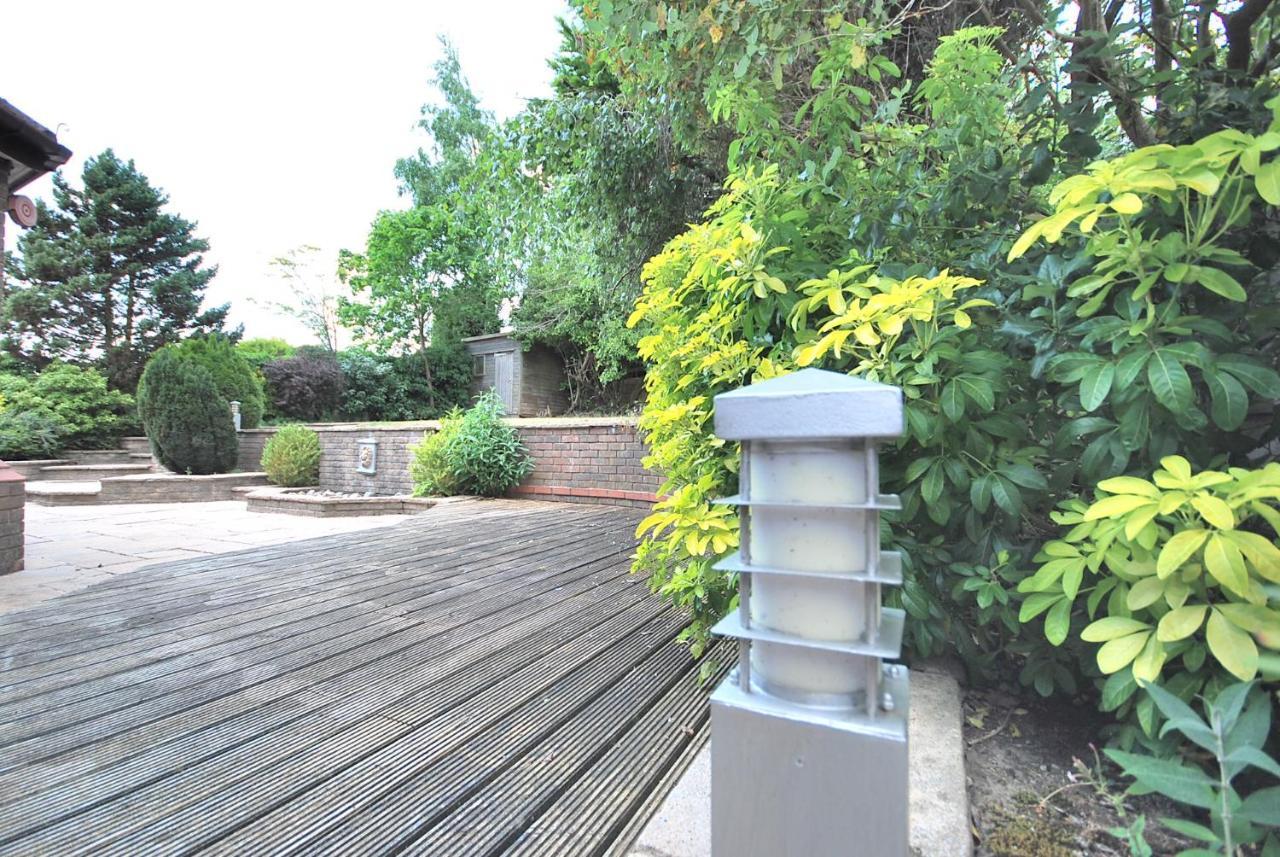 Entire And Exclusive Four Bed Detached Villa Lostock 外观 照片