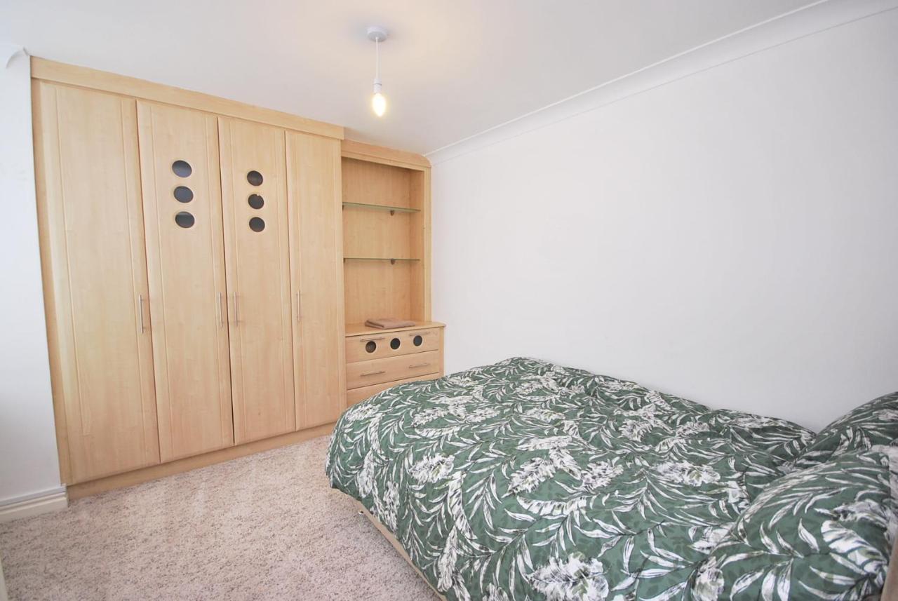 Entire And Exclusive Four Bed Detached Villa Lostock 外观 照片