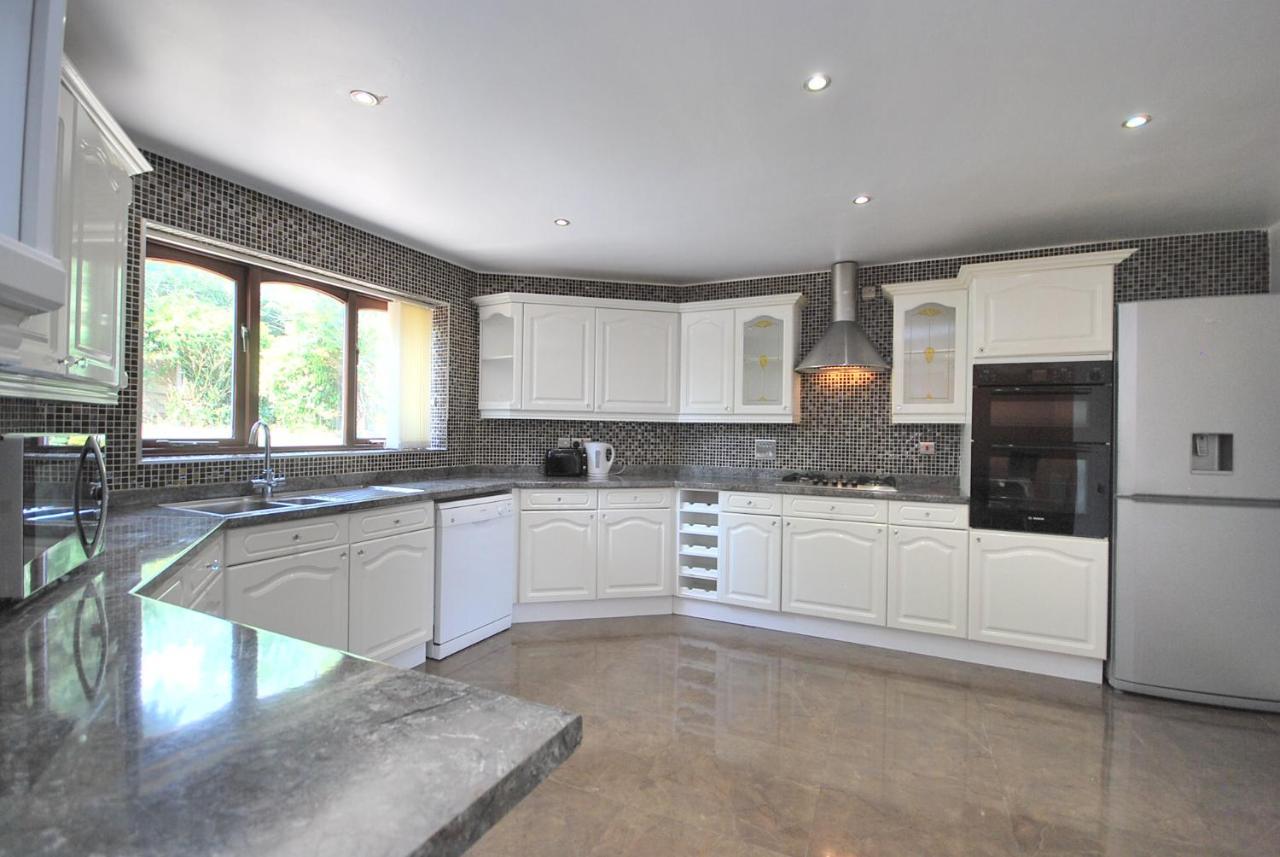 Entire And Exclusive Four Bed Detached Villa Lostock 外观 照片