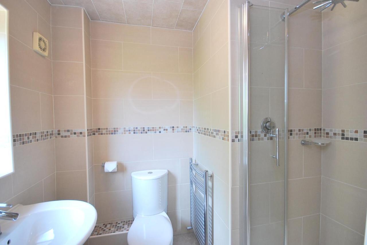 Entire And Exclusive Four Bed Detached Villa Lostock 外观 照片