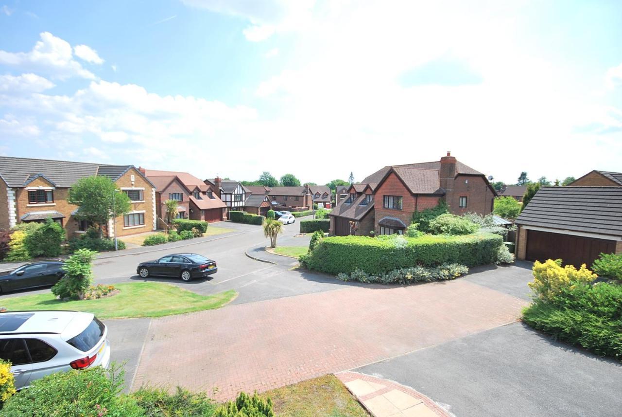 Entire And Exclusive Four Bed Detached Villa Lostock 外观 照片