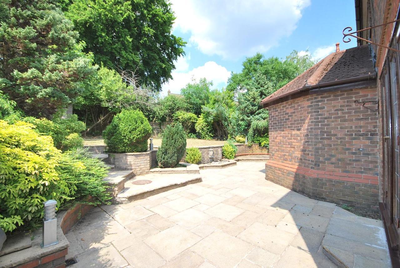 Entire And Exclusive Four Bed Detached Villa Lostock 外观 照片